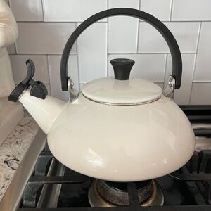 Le Creuset Zen Enamel Whistling Tea Kettle